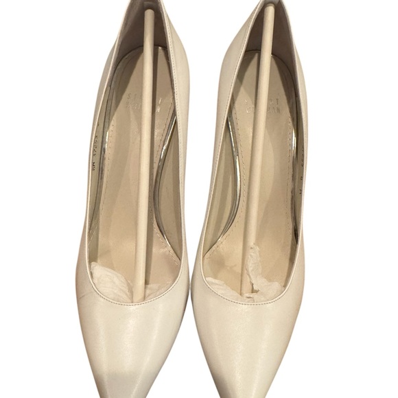 STUART WEITZMAN- White pointed toe pump - Picture 1 of 4